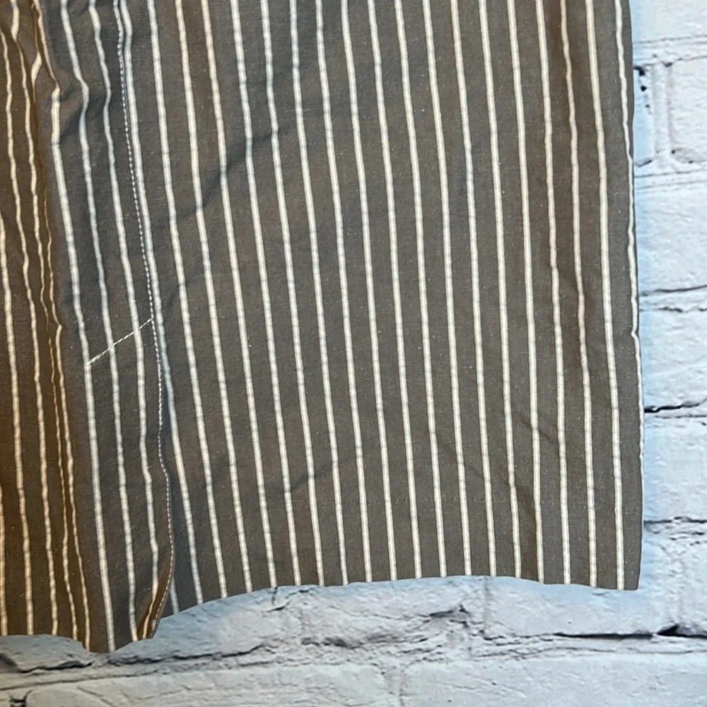 Worth Gray Cream Striped Gold Button Straight Skirt Size 6 Excellent Condition